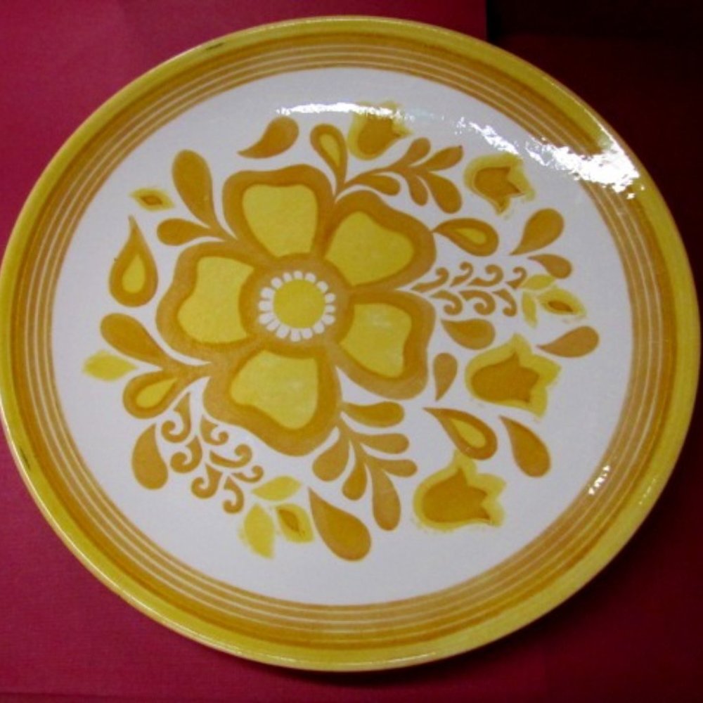 Yellow Daisy VTG MCM Cavalier USA Royal China Ironstone 10” Dinner Plate